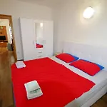 Nyaraló House Goja *